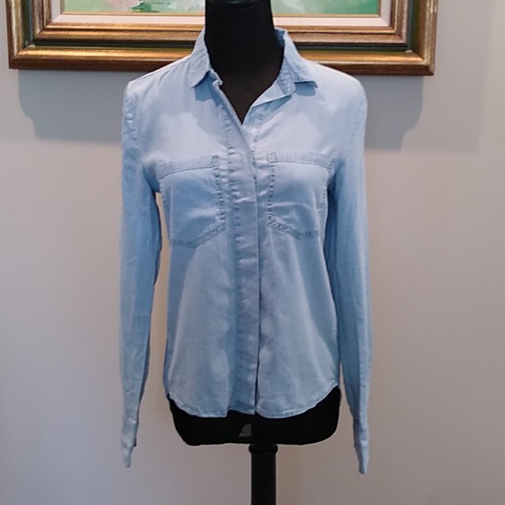 🎈 3 for $15 Chambray button up